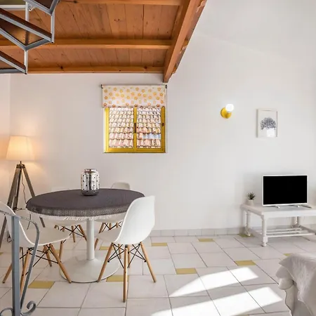 Amarelo T1 Apartment *