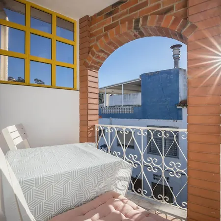 Amarelo T1 Apartment Odeceixe