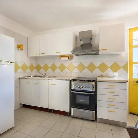 Amarelo T1 アパート オデセイシェ